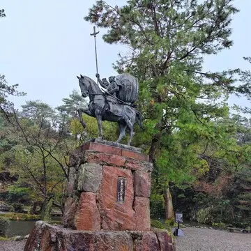 前田利家公の像