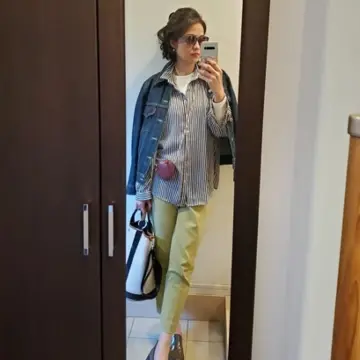 カラーパンツで春を意識しました💚