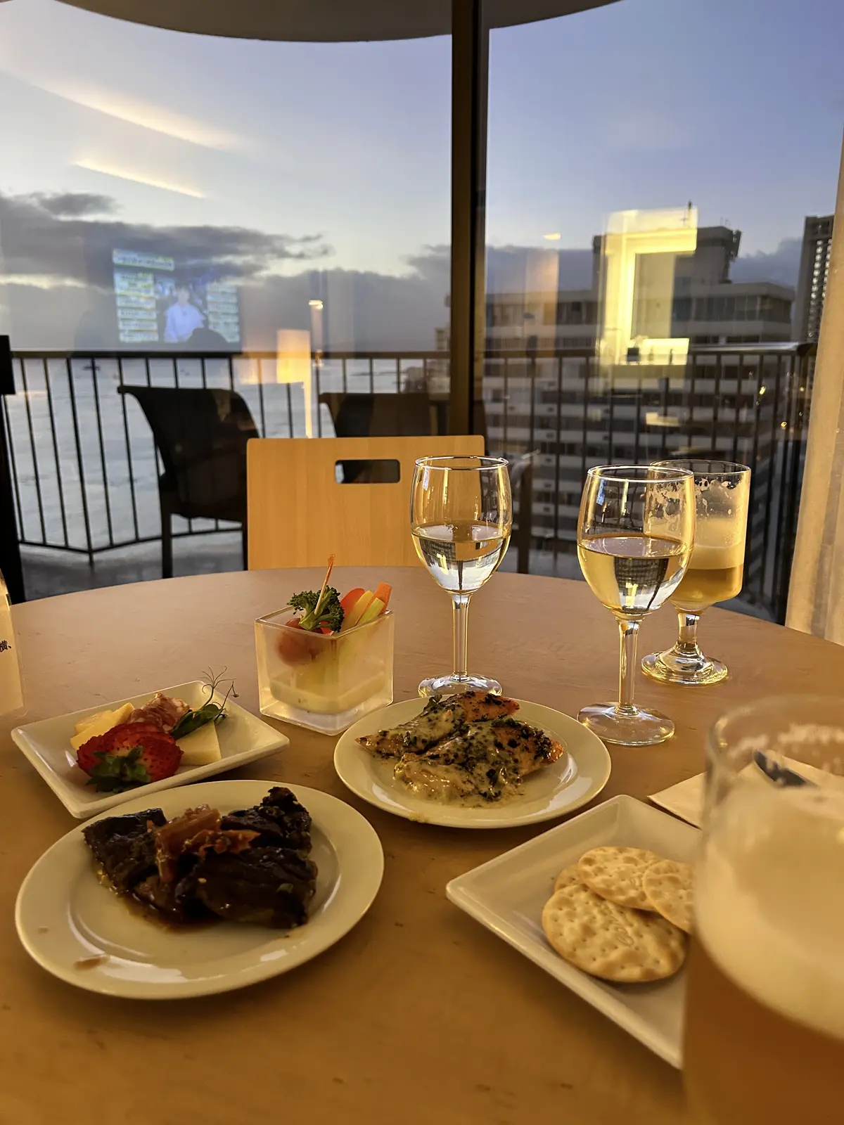 ワインやお食事もラウンジで楽しめました