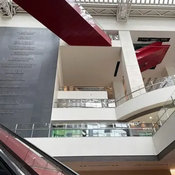 クイーンズスクエア横浜のアート、シラー