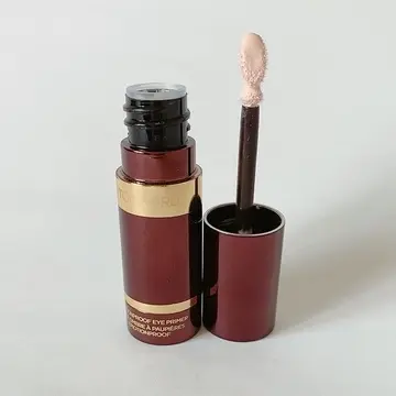 アイシャドウのヨレやにじみを解消してくれる、トムフォードビューティのアイベース