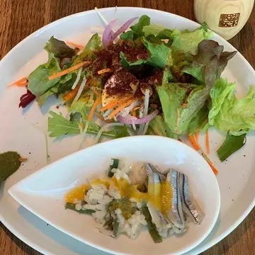 ウェルカムサラダとベジブロス