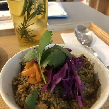 p-144「PUB」メニューの薬膳カレー