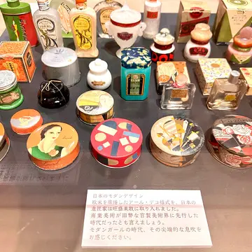 カラフルなコスメパッケージ