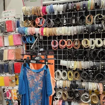 色とりどりの装飾小物