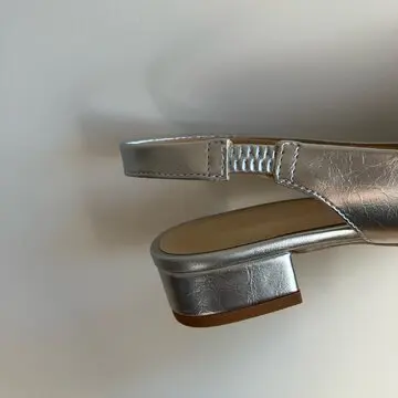 GUリボンバックベルトパンプス
パンプス　ポインテッドトゥ　GUサンダル　GUパンプス　シルバーパンプス　jマダムブログ　デニムコーデ　豹柄パンプス　アラフィフファッション　