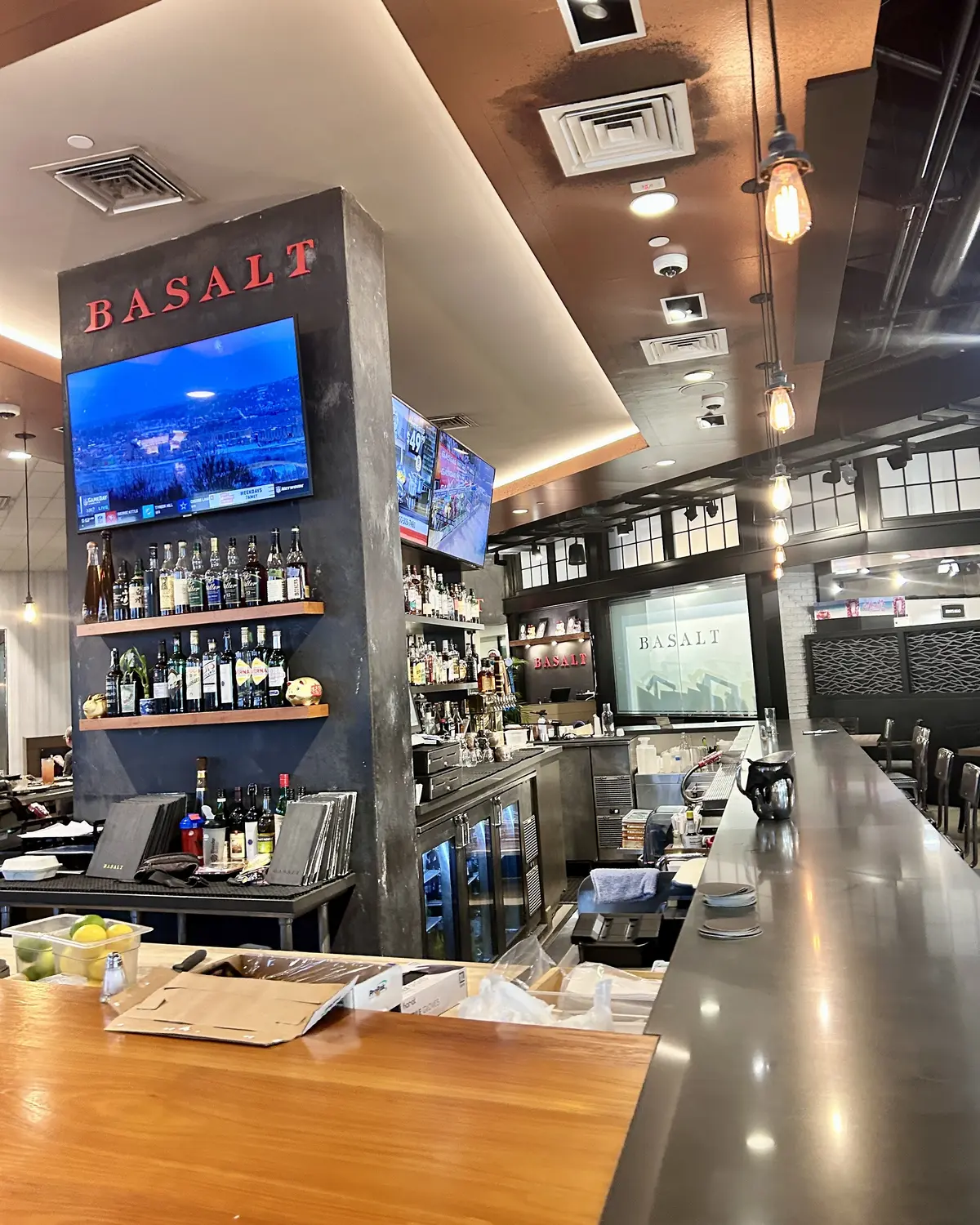 店内はおしゃれな落ち着いた感じ