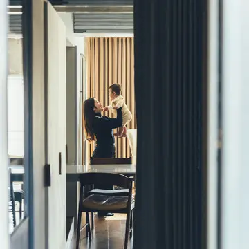 61㎡ スモールラグジュアリーな部屋　玄関とリビング&ダイニングの間