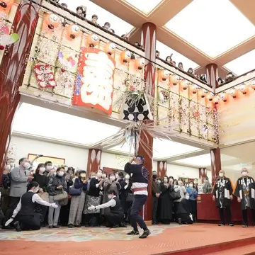 歌舞伎座の「木遣り始め（きやりはじめ）」という行事