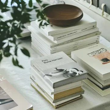 58㎡ スモールラグジュアリーな部屋　ダイニングテーブル　ディスプレイ