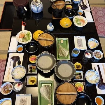 有馬御苑の朝食は和定食を、部屋食で提供