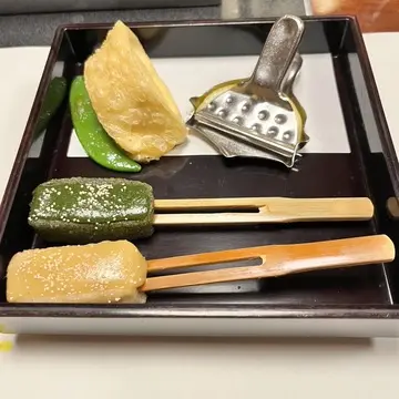 生麩田楽と湯葉揚げ。もちもち、さっくりと、幸せ感いっぱい。