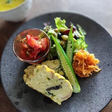 炭曜変メタ7寸皿
デリプレート