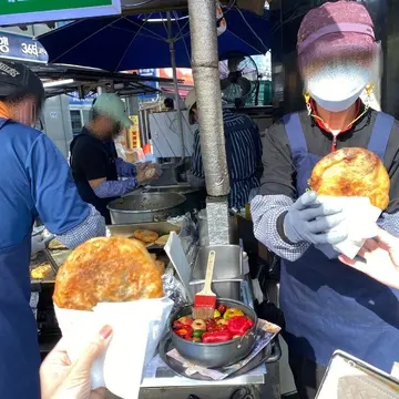 こちらも連携プレーでどんどん焼き上がります。