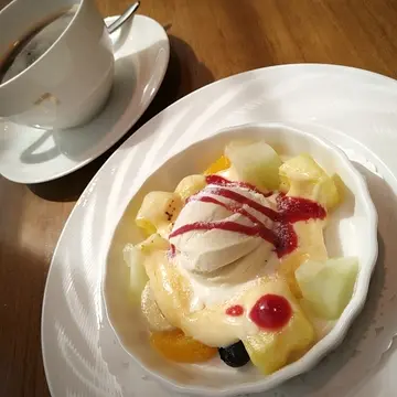 アンカー東京のランチ、デザートのフルーツグラタン