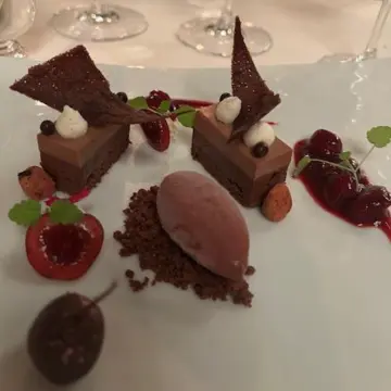 トゥールダルジャン 東京