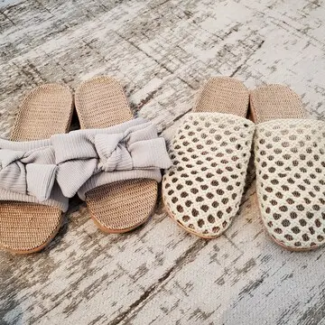 涼しげなデザインも可愛い。踏底で屋外でも履ける仕様になってます。