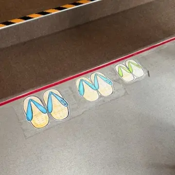 勘太郎君、長三郎君、はるき君の草履マークで靴を脱ぎます