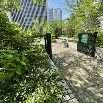 アークヒルズガーデン、フォーシーズンガーデンの入り口