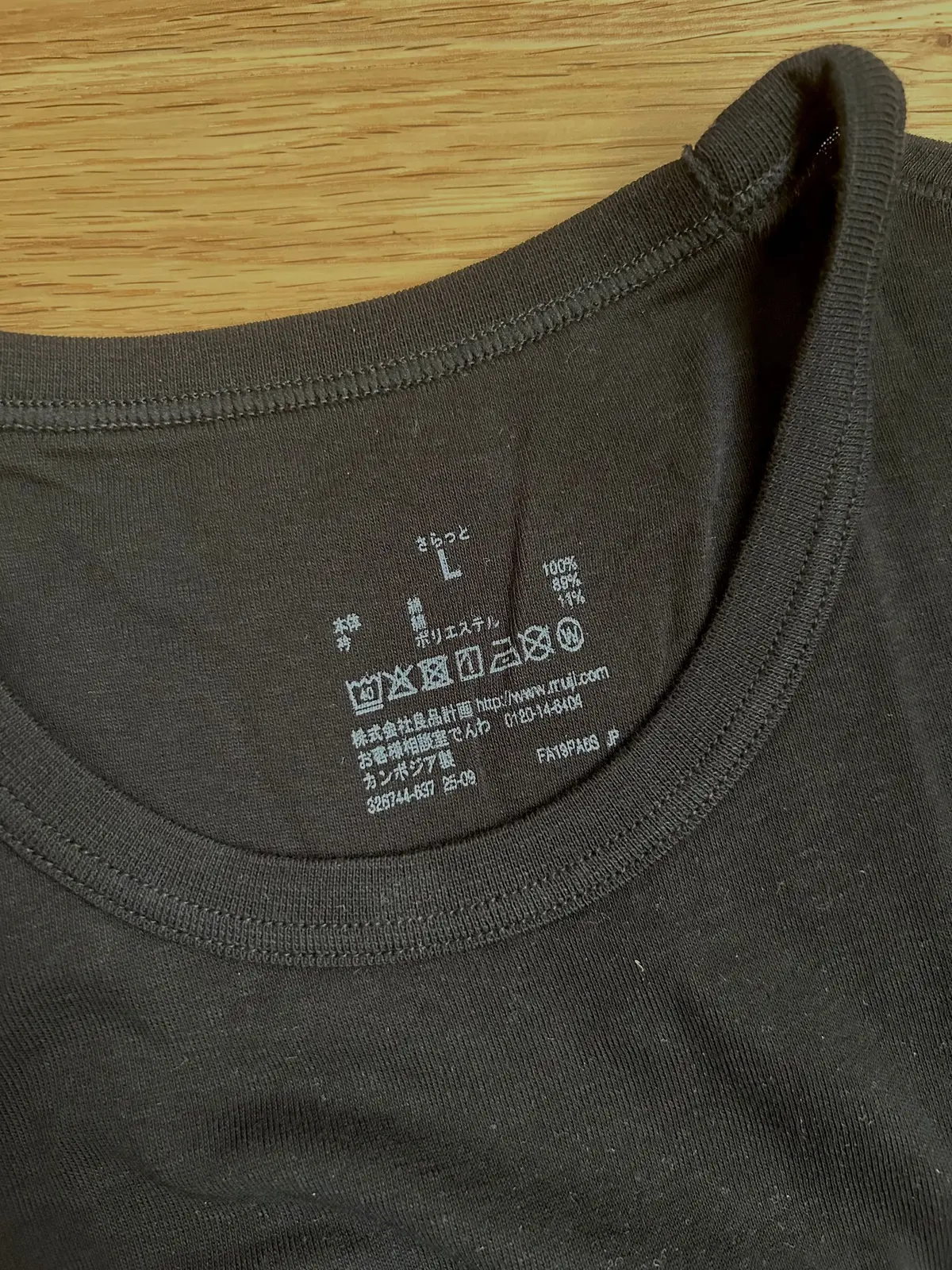 無印良品 さらっと綿 Tシャツ Tシャツの首元部分
