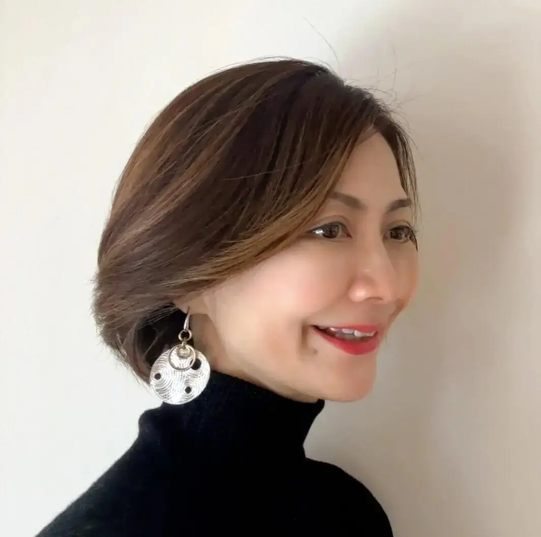 ３分で完成！？50代の憧れショートヘア・岡部みわこさんの時短スタイリング方法を大公開