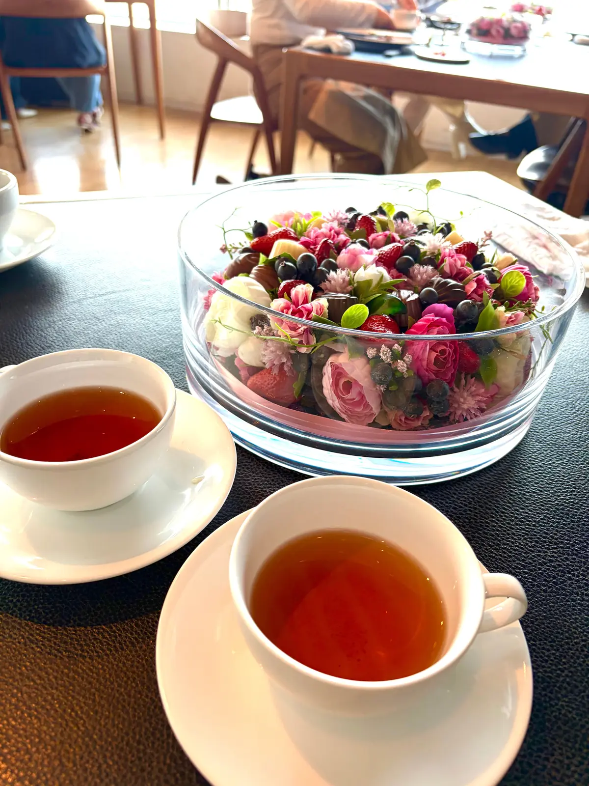 アフタヌーンティー　いちごのアフタヌーンティー　六本木　六本木ヒルズ THE MOON  六本木美術館　Strawberry & Chocolate AfterMOON カフェ スイーツ　ショートヘア　ショートボブ　アラフィフ　