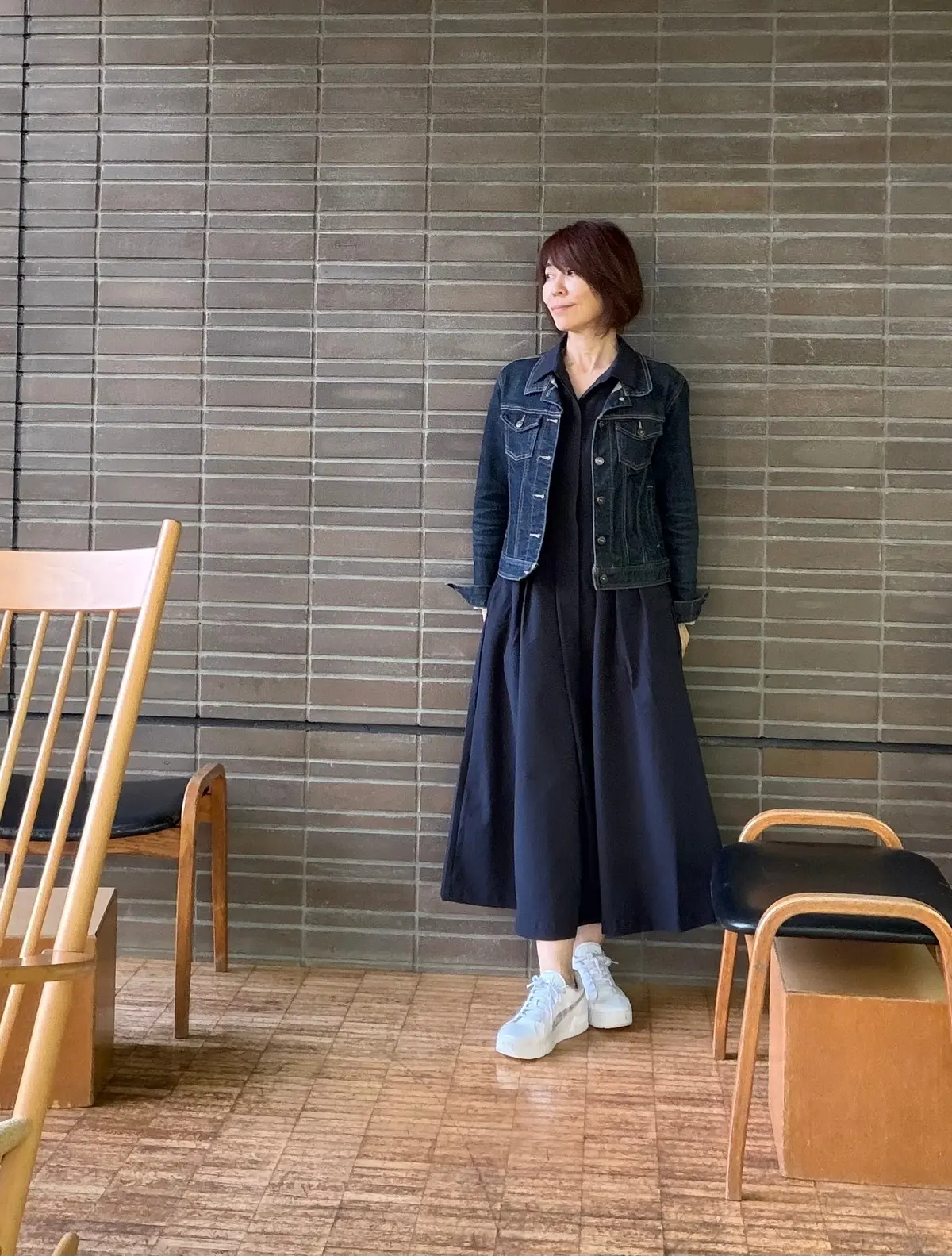 UNIQLO ユニクロ　PUMA  ワンピース　シャツワンピース　シアサッカーシャツワンピース　スニーカーコーデ　デニムジャケット　Gジャン  ショートボブ プチプラコーデ　ネイビーコーデ　eclat  jマダムのおしゃれ