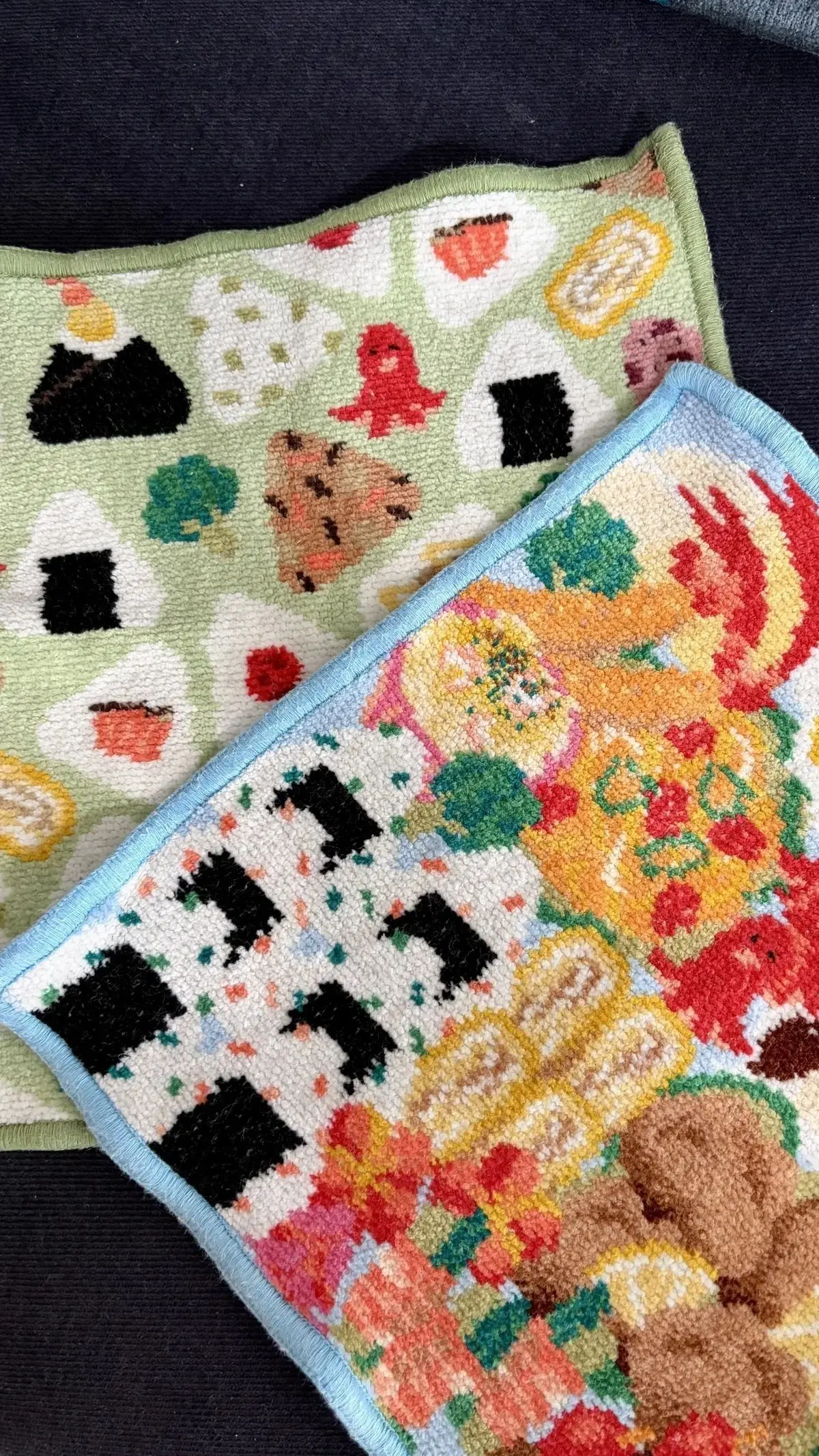 「フェイラー」おにぎりやお弁当の柄のハンカチ2種