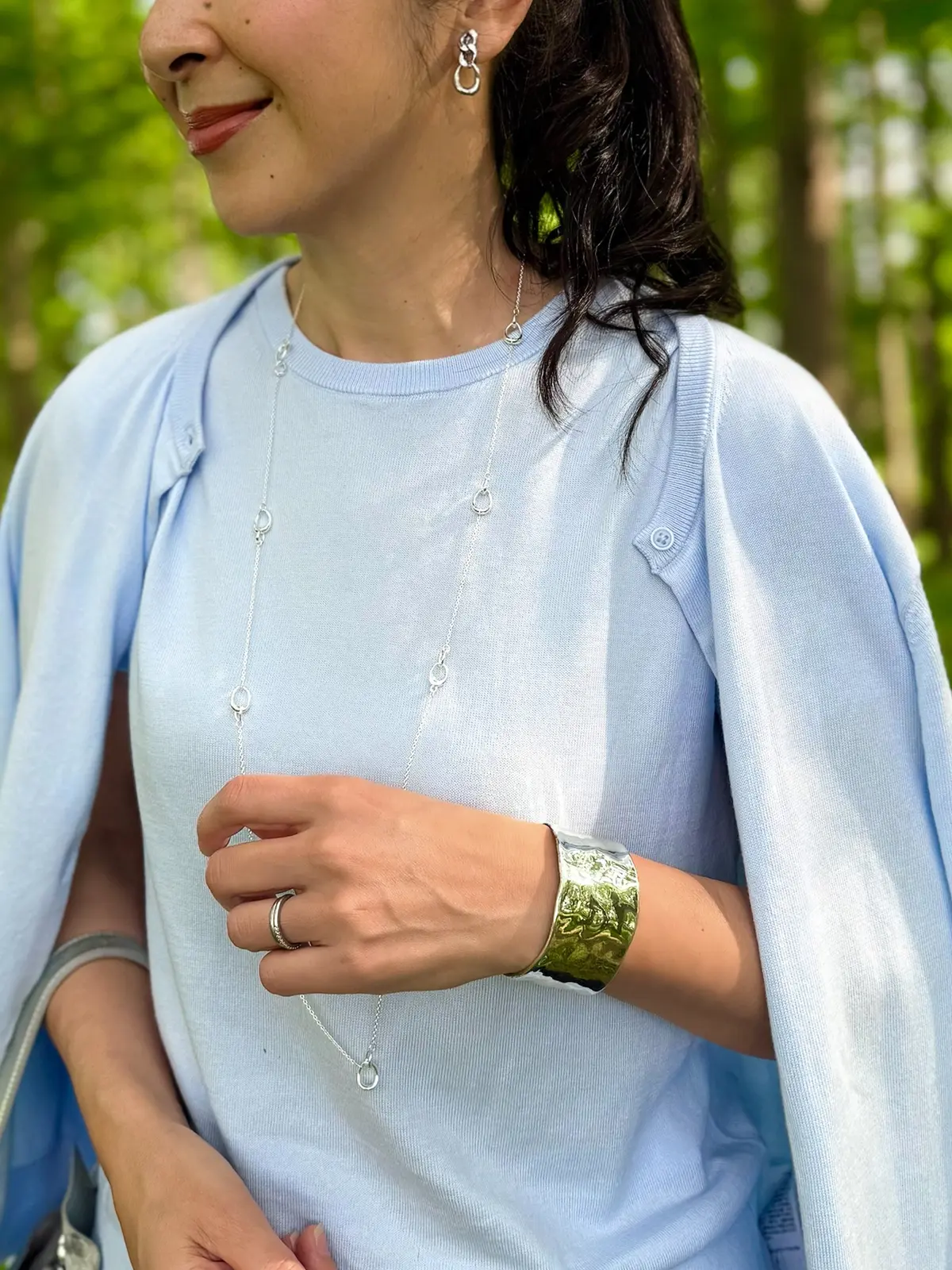 ユニクロコーディネート、水色の半袖ニット、水色のカーディガン