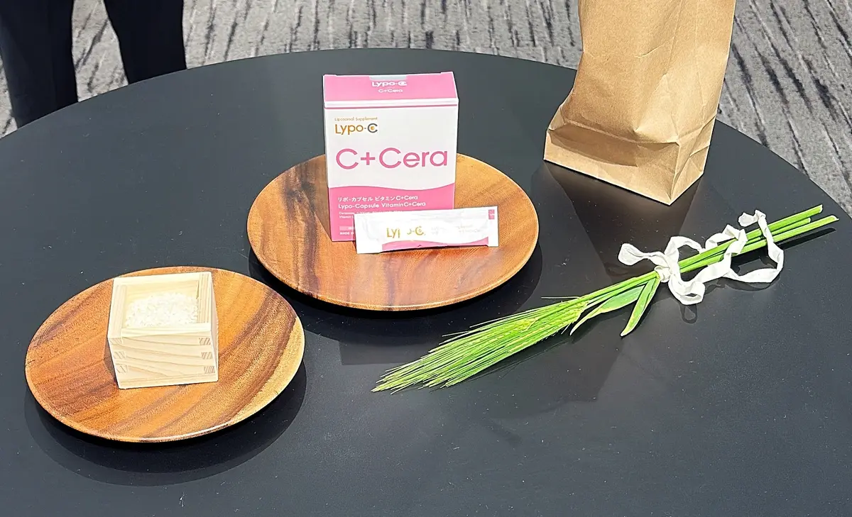 Lypo-C Vitamin C＋Cera　28包入　￥13460、7包入　￥3700／スピック　発表会の写真　ビタミンC　セラミド