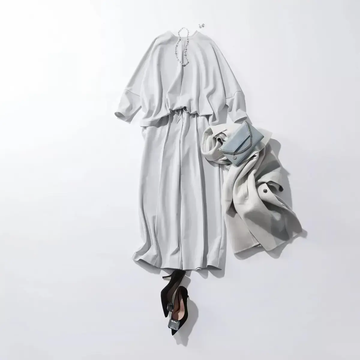 着映えるアイスグレートーンの名品セットアップ