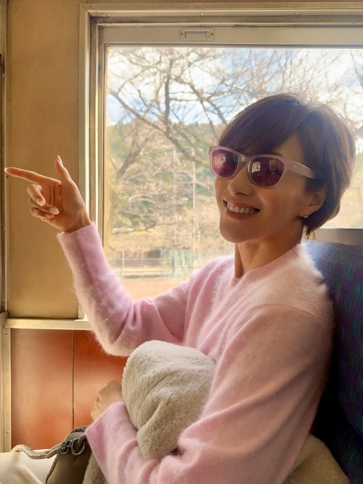 【絶景秘境】エメラルドグリーンの湖に浮かの画像_22