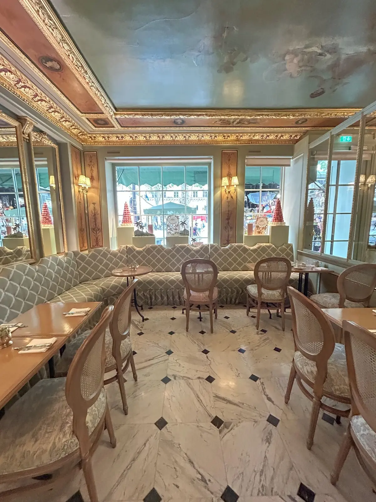 ラデュレ　Ladurée Paris