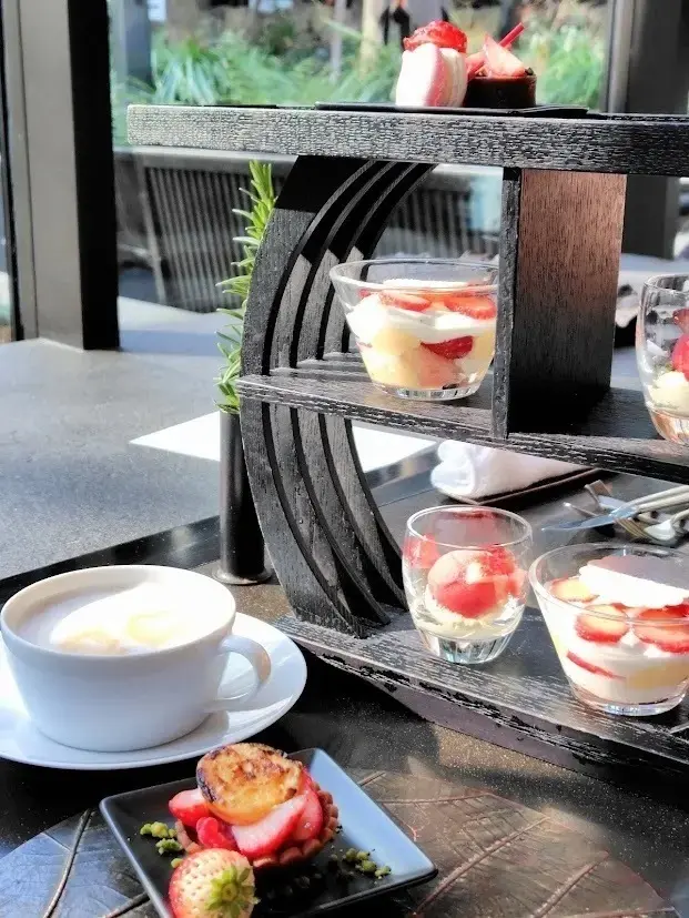 アマン東京 ザ・カフェbyアマン ストロベリー フォレ デセール