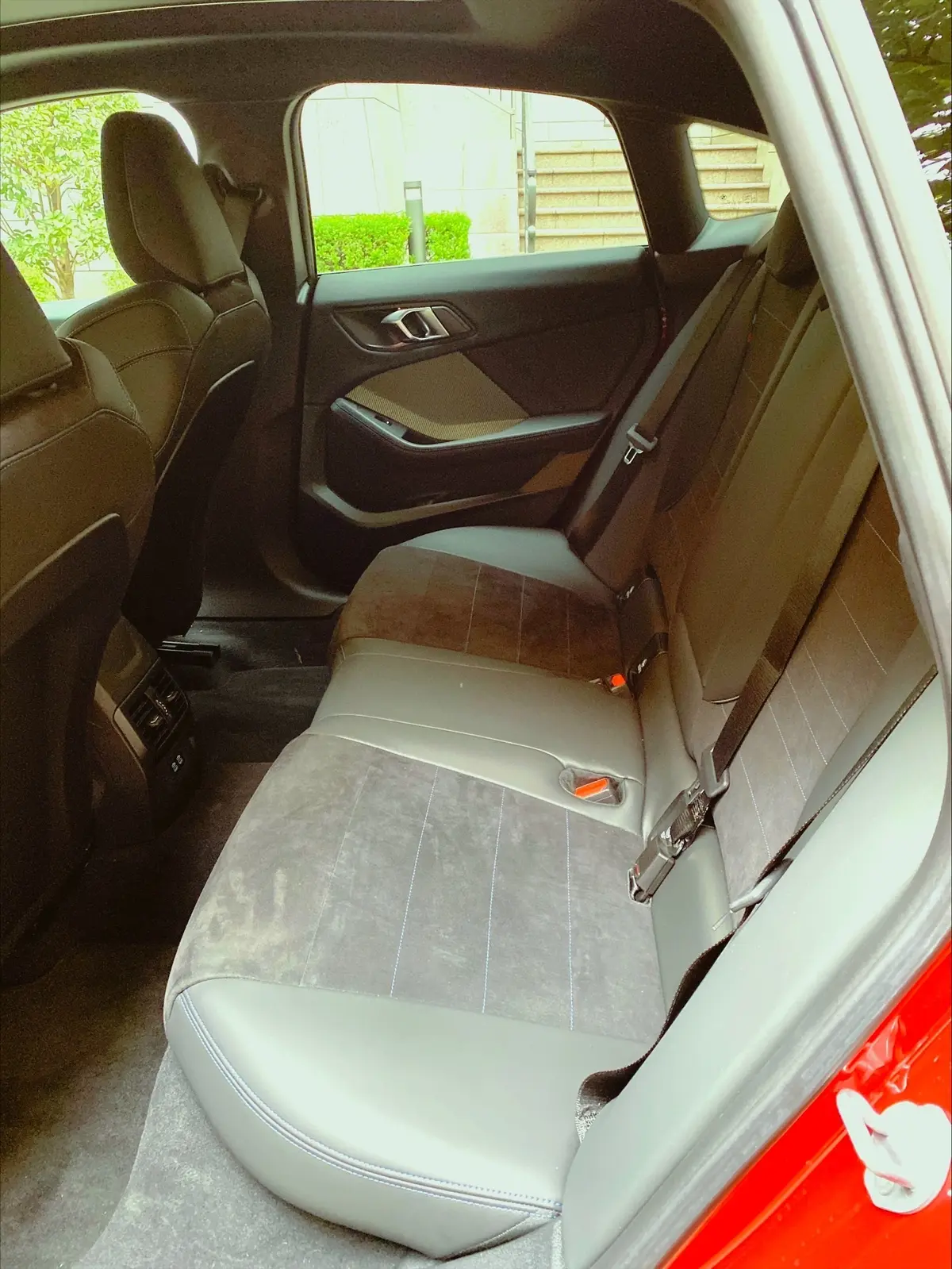 BMW ２シリーズ グラン クーペ 後部座席 まるも亜希子さんによる試乗体験ルポ