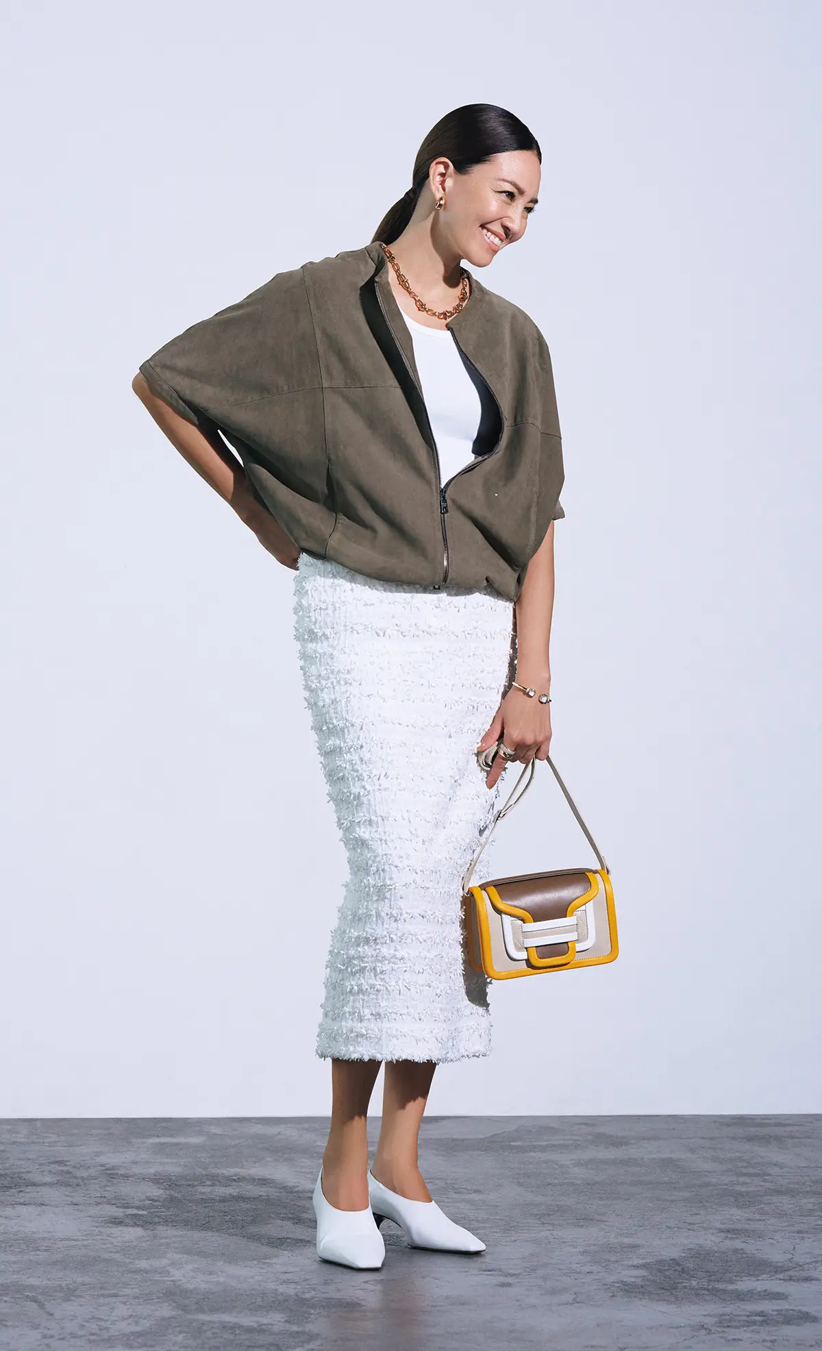 ボーダー状のツイードで、 フレッシュなコンサバを謳歌