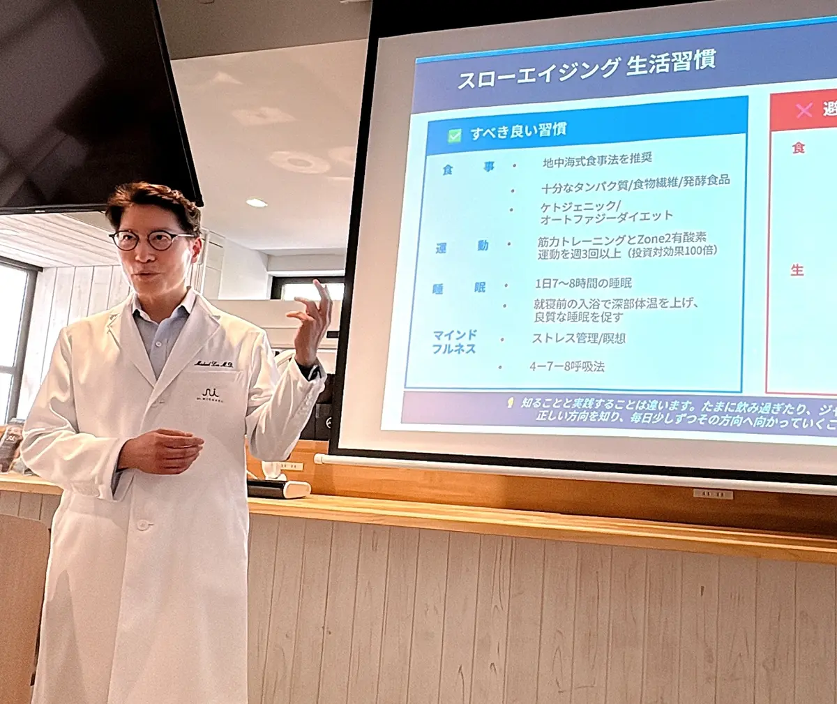 レイコップの創業者、Dr.マイケル・リー氏。もともとはアレルギー専門医だったそう  そんなレイコップが昨年、ウェルネスケアブランドを立ち上げました。  「Dr.MICHAEL（ドクターマイケル）」は、50歳前後から自身のちょっとした不調に気付き始めたというドクターの経験も踏まえて誕生。目指すのは、アンチエイジングではなくスローエイジング