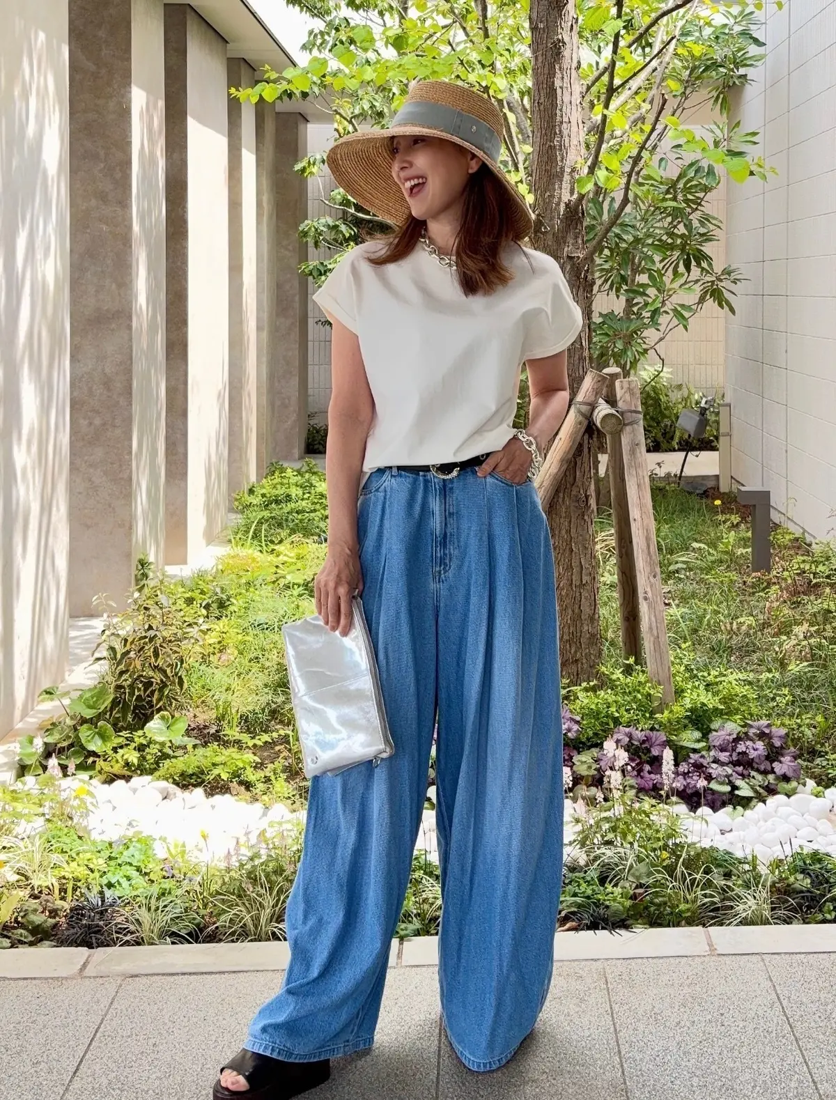 エクラ 華組　倉爪佐和さん　UV対策　帽子　50代　全身コーデ