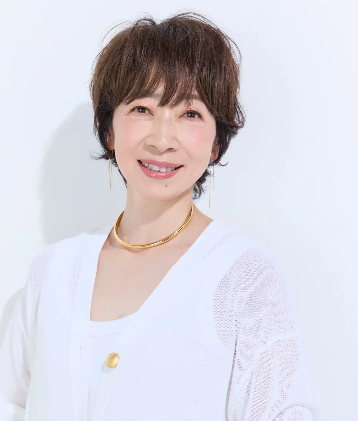 Webエクラ 前から見たショートヘアスタイル　40代 50代 髪型