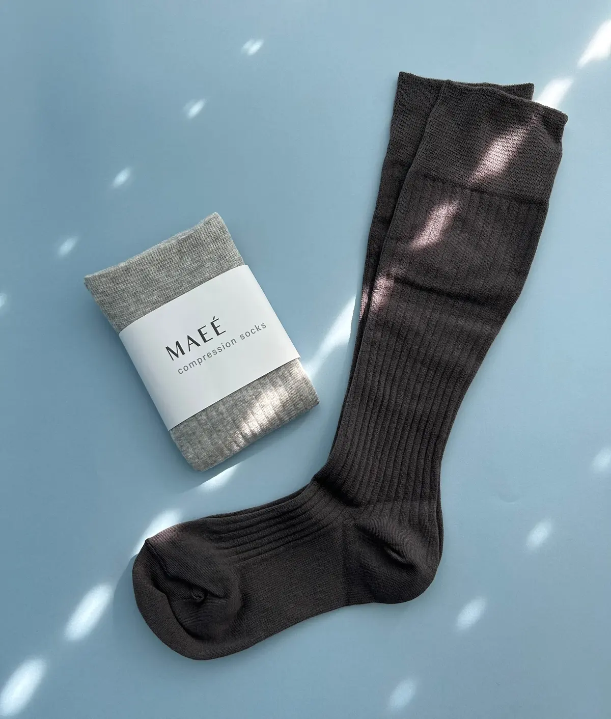 マエエの着圧ソックス ライトグレー ミディアムグレー エクラ編集部員の偏愛名品図鑑