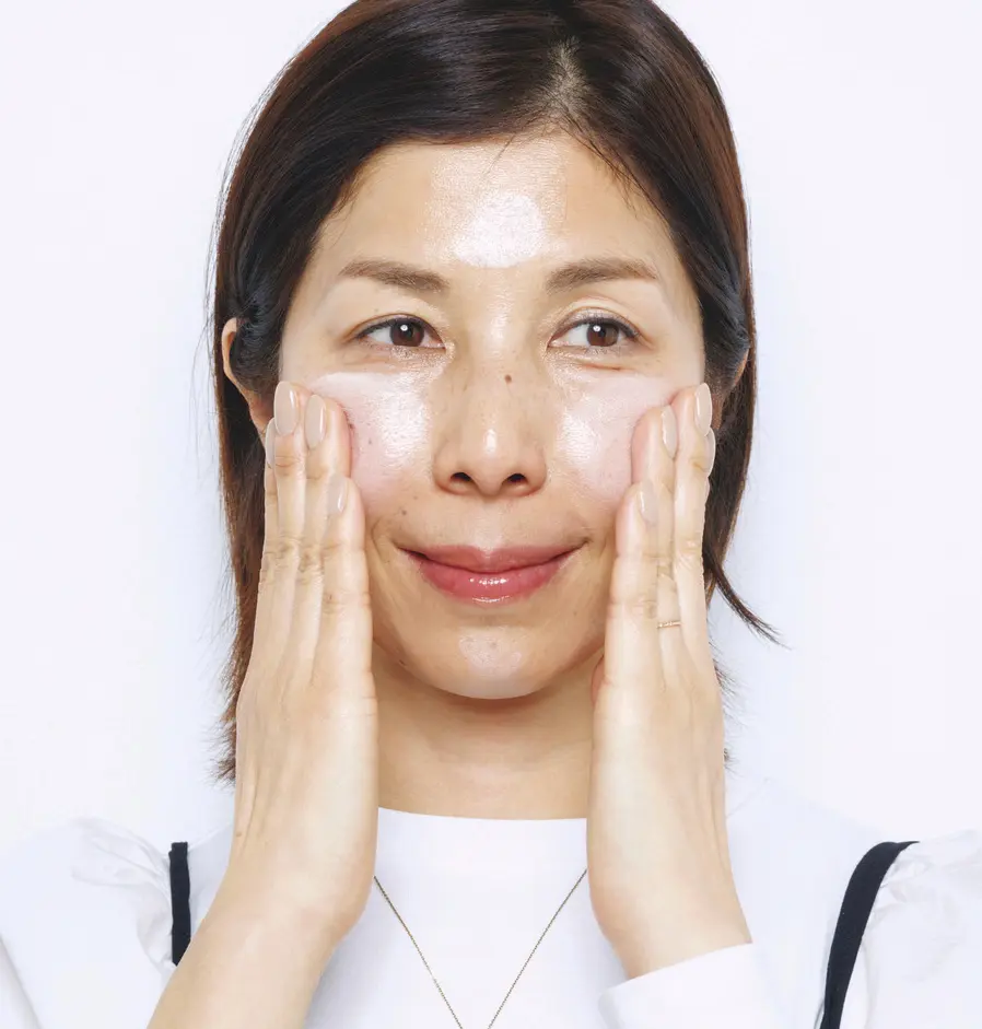 STEP1：下地のつけかた　【50代の“年相応”ベースメイク】