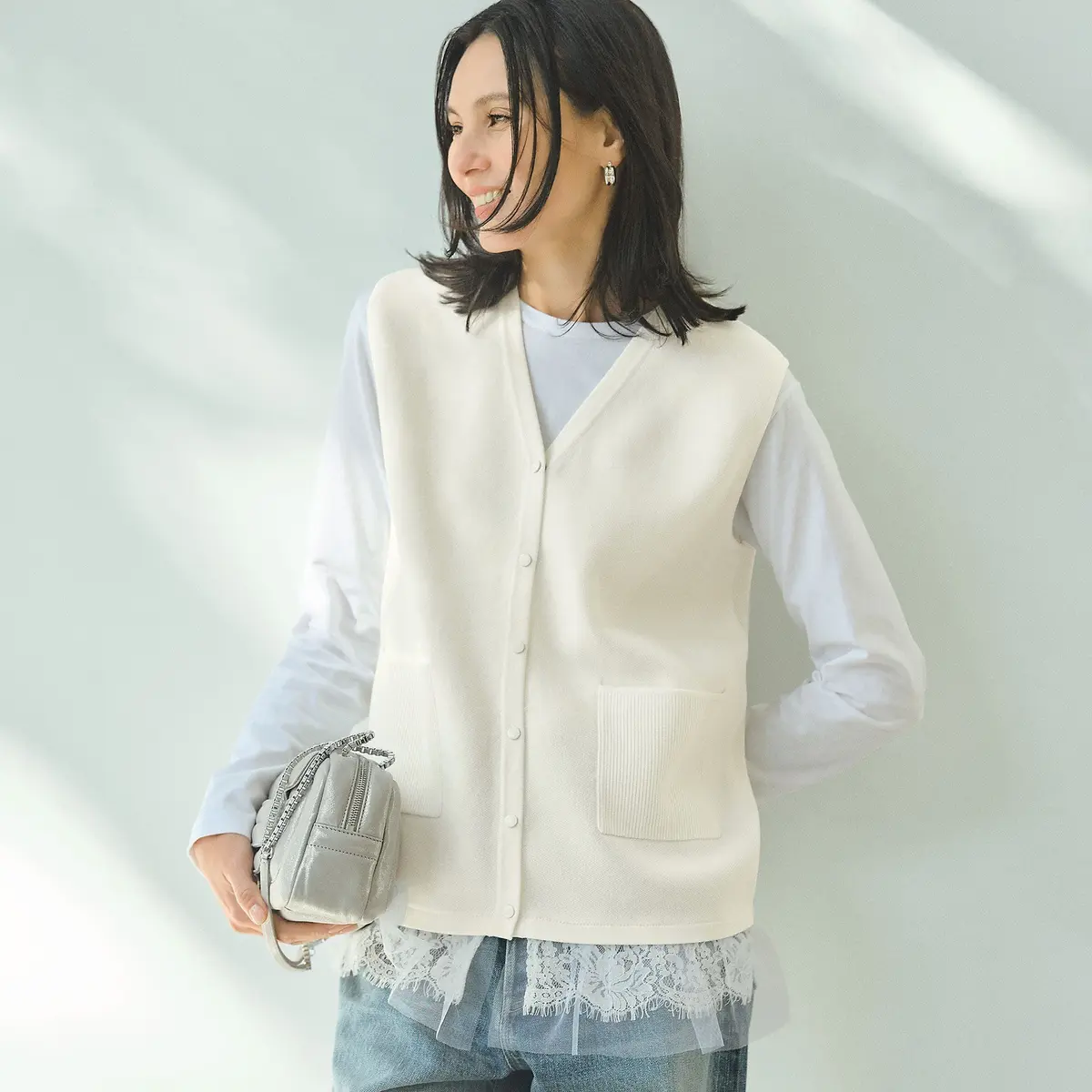 Tシャツに重ねても、一枚でも素敵「チュールレース ニットジレ」