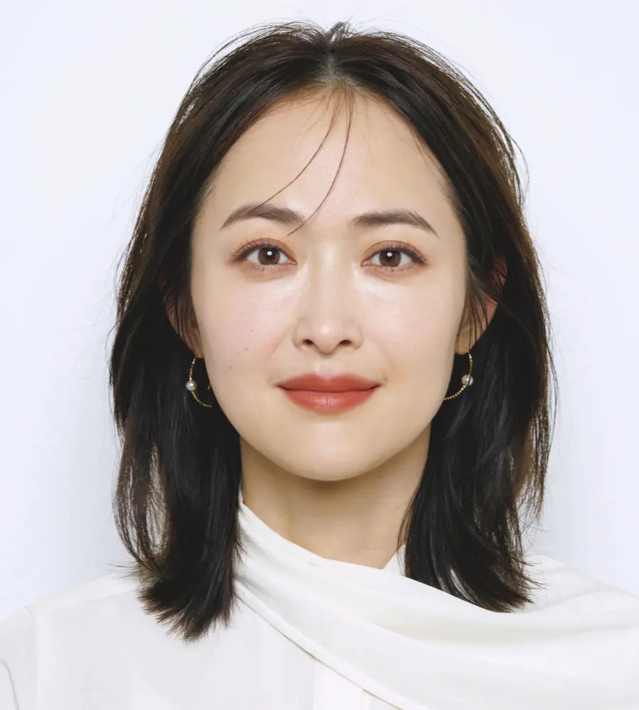 ちょっと薄づき ⇨ 疲れて見える　50代の“年相応”ベースメイク、長井かおりの最適解