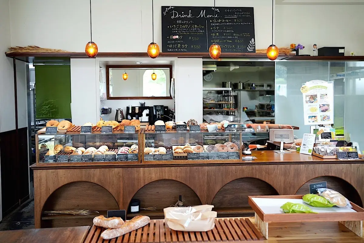 行列のできるパン屋「テーラ・テール半田店」