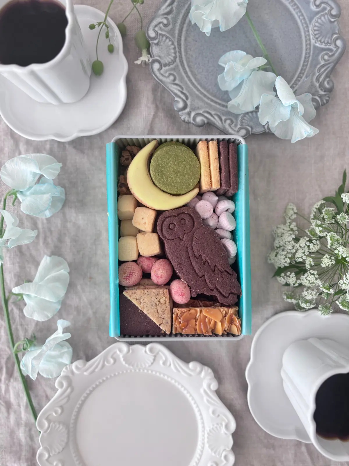 イードのクッキー缶