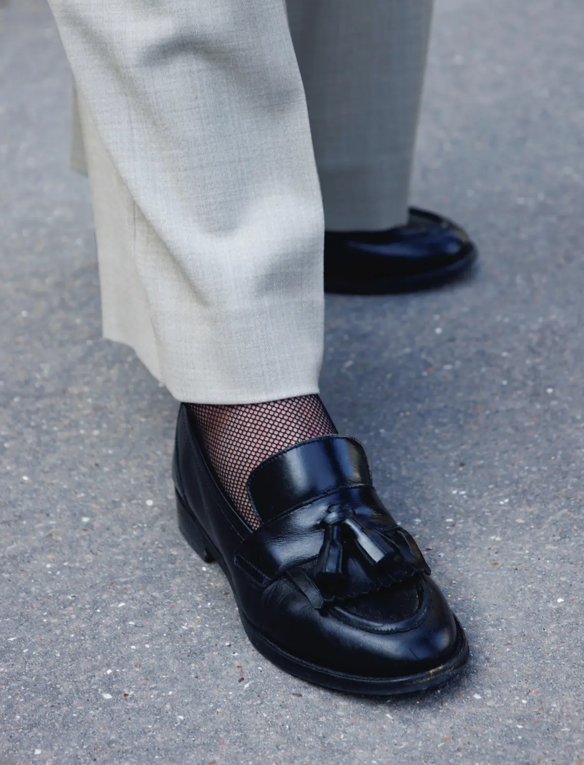 品格ある黒ローファーコーデ【海外ファッションSNAP】ヴァネッサ（グラフィックデザイナー／パリ