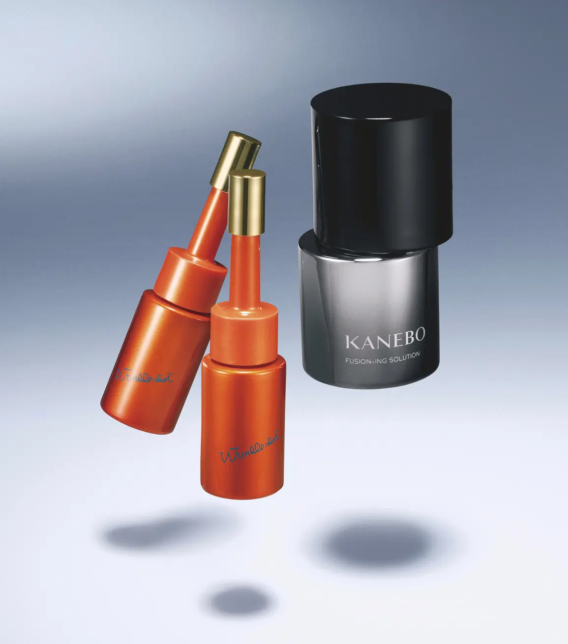 （右）カネボウインターナショナルDiv. カネボウ フュージョニング ソリューション　147 幸福で満たされた肌の条件を多 角的に研究。キメとツヤ、明る さとなめらかさ、すべてを底上 げする美容成分を贅沢に配合。 みずみずしい浸透感と高揚感を もたらす香り設計が評判。60㎖ ￥14,300 ニールワン®のDNAを受け継 ぎながら、よりなめらかに顔の 隅々まで浸透する2剤式を採用。 今あるシワだけでなく未来のシ ワ予防ケアに。A剤：1.5㎖×2本、 B剤：13.5㎖×2本（医薬部外品） ￥19,800 年齢を重ねるほど、上機嫌か否か、幸せで満たされているか否か、 心の機微が肌に色濃く出るもので、KANEBOはこの盲点に着目。 幸せを感じさせる肌の定義を研究、透明感やハリに満ちたキメ、 なめらかさやツヤなど、4つの要素を全方位から底上げする 独自のアプローチを確立。前向きな気持ちに誘われる香りとともに、 上向きに整うメソッドで、まわりの雑音や感情に揺らがず、常に 幸福感で満たされたようなコンディションへ導いてくれる。 POLA ポーラ リンクルショット メディカル セラム デュオ ブースター図鑑