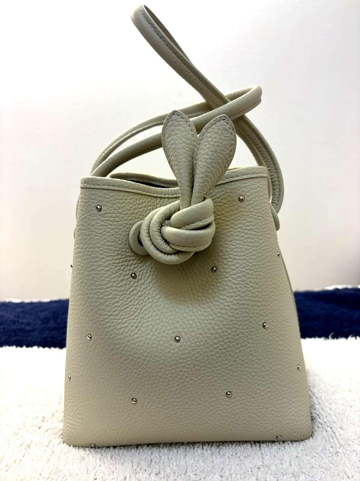 白いバックの中身と、小さなこだわりの画像_2