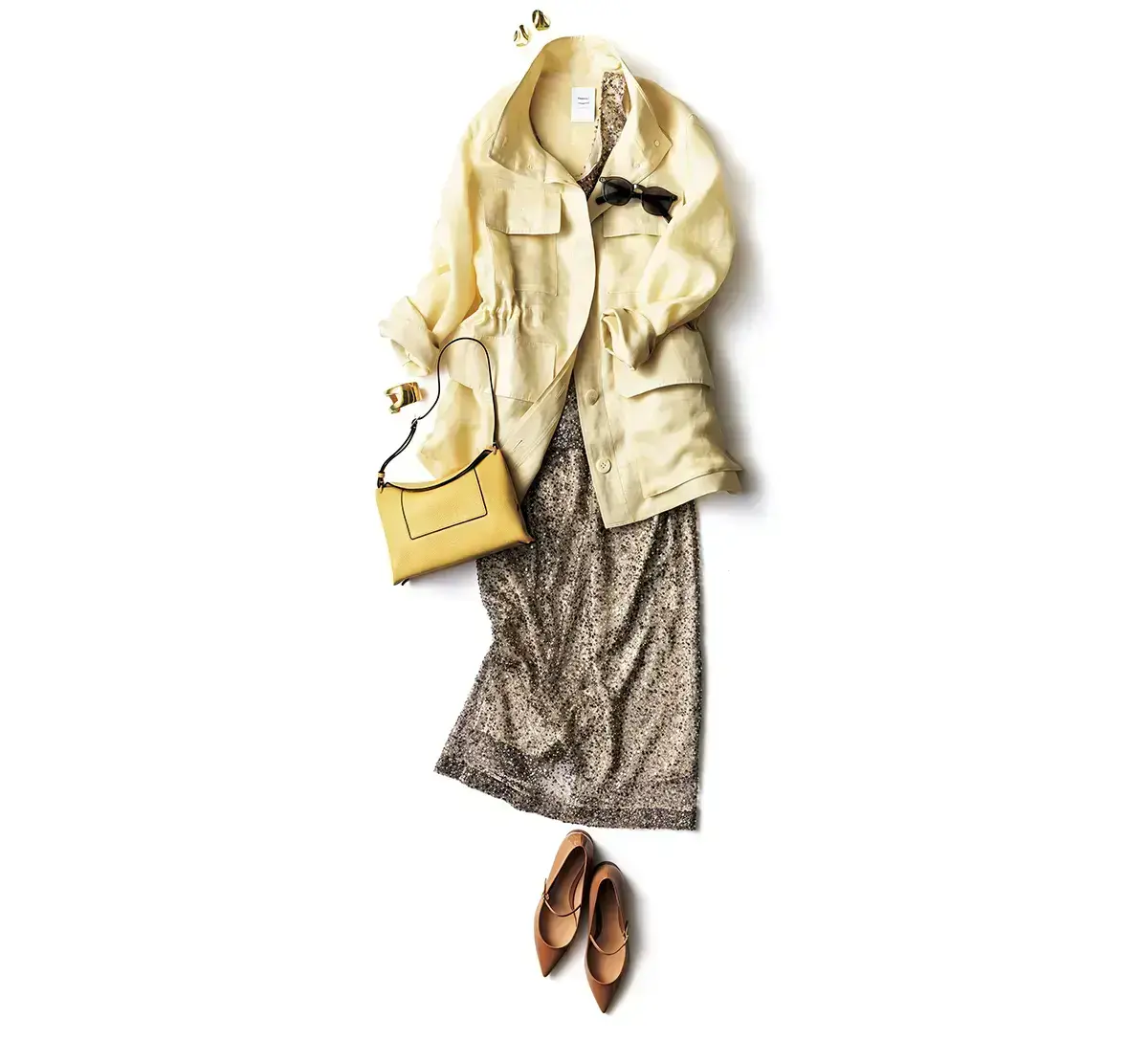 50代　春コーデ　ゴージャスな陽気を誘う配色は、サファリジャケットで力を抜いて