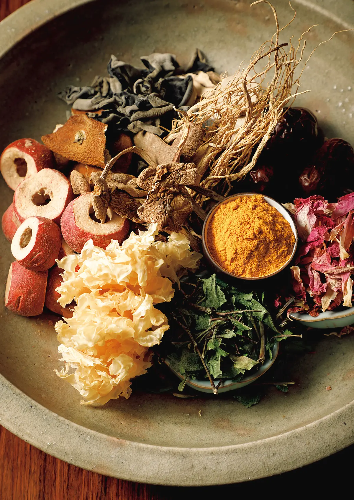 春に摂取し たい生薬や食材